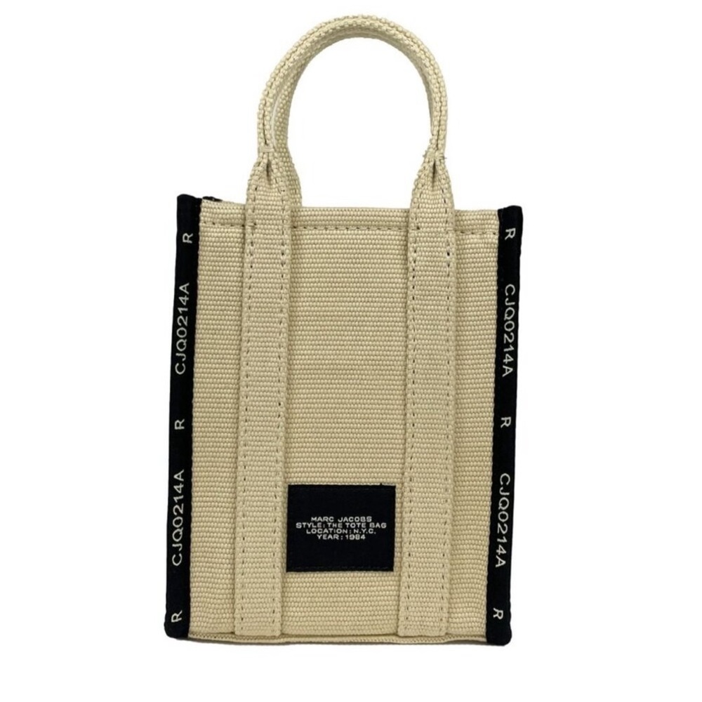 Marc Jacobs Beige Jacquard Crossbody Tote Bag “NEW”
In original packaging ‼️ - Picture 14 of 16